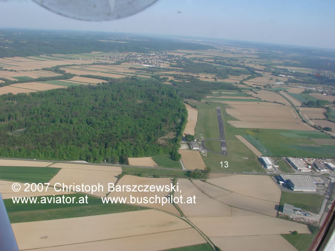 Luftaufnahme Flugplatz Frstenfeld logf: Blick auf die Piste 13 vom Westen