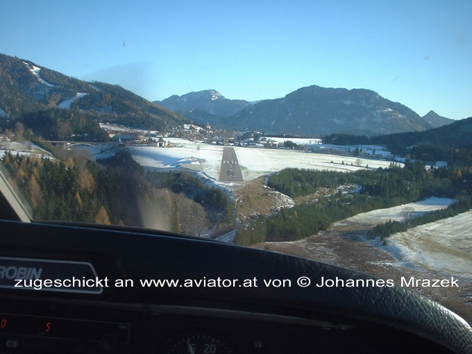 Luftaufnahme Flugplatz Mariazell: Endanflug