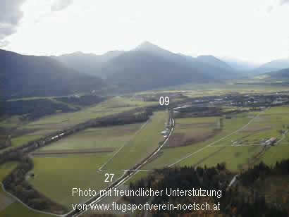 Flugplatz Ntsch lokn, Krnten - Blick auf die Piste (Luftaufnahme)