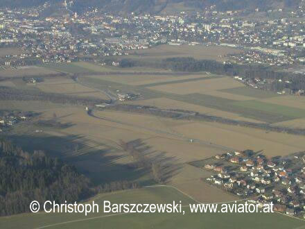 Luftaufnahme Flugplatz Wolfsberg lokw - Platzrunde Piste 19 nach dem Start kurz nach dem Einkurven in den Gegenanflug