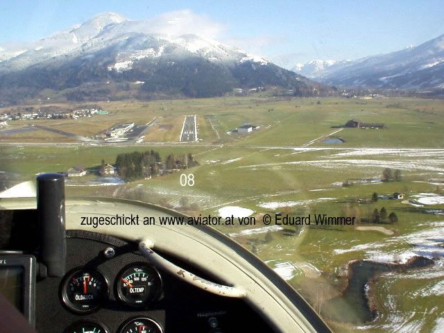 Flugplatz Zell am See lowz: Endanflug auf die Piste 08