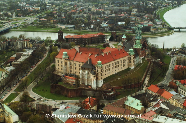 Krakau, Wawel. Eine Luftfaufnahme während der Airshow 
