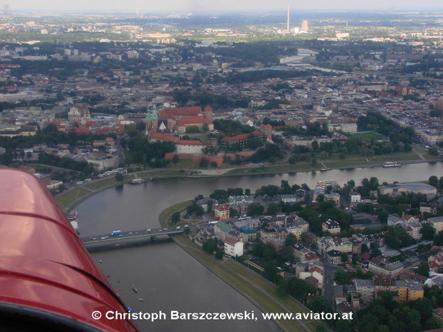 Krakau. Blick auf ie Altstadt aus der Luft. Eine Luftfaufnahme während der Airshow 