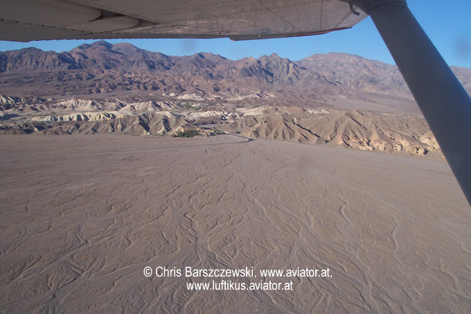 death_valley_from_air_1sm.jpg