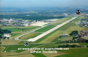 Luftaunahme Flughafen Salzburg - Blick auf die Piste 33 vom Südosten
