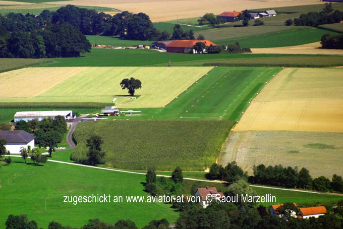 Luftaufnahme Flugplatz HB Hofkirchen: Endanflug Piste 08