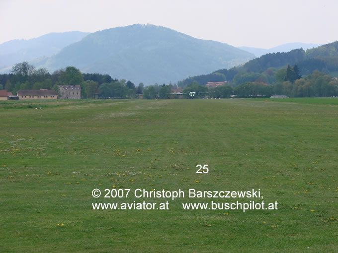 Flugplatz Kapfenberg logk - Blick auf die Piste 25