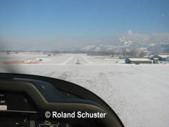 Flugplatz Hohenems Luftaufnahme: Landeanflug auf die Piste 05