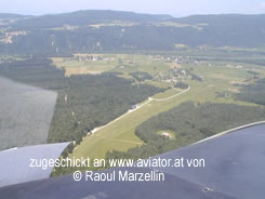 Luftaufnahme Flugplatz Ferlach Gleinach lokg: rechter Queranflug Piste 22 