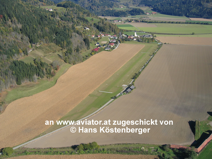 Luftuafnahme Flugplatz Mayerhofen lokm in Krnten