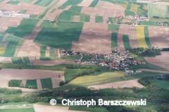 Luftaufnahme Flugplatz St. Georgen lolg: Blick auf die Piste aus der südlichen Richtung leicht nach Osten versetzt, Entfernung ca 1,5 NM