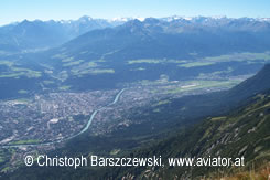 Flughafen Innsbruck: die Piste 26 gesehen von der Nordkette - aus der Richtung Nord-Osten