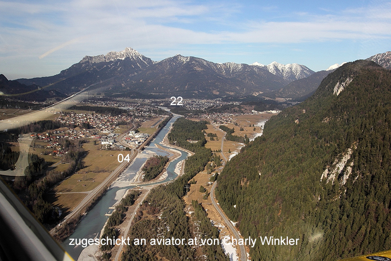 Luftaufnahme Flugplatz Reutte Höflein 4 x 22