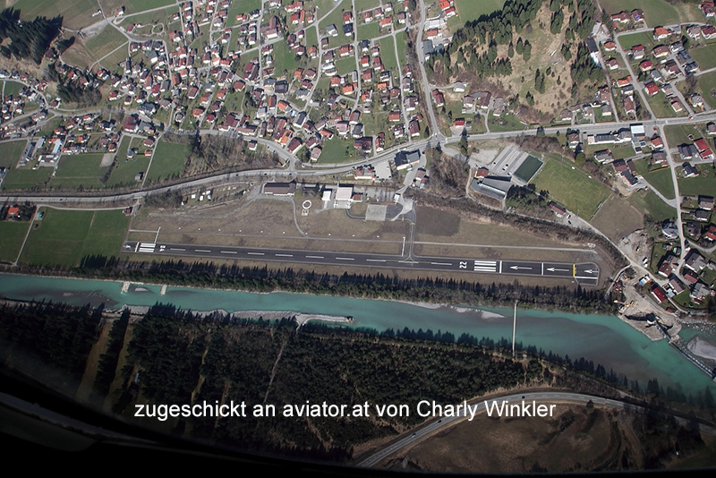 Luftaufnahme Flugplatz Reutte Höflein 4 x 22