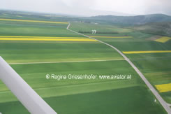Flugplatz Spitzerberg loas - Blick auf die Piste  33 vom Queranflug
