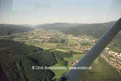 Blick auf Mürztal mit dem Flugplatz Kapfenberg vom Nordwesten