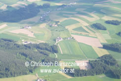 Luftaufnahme Flugplatz Freistadt lolf: Blick auf die Piste vom NordNordwesten