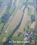 Luftaufnahme Flugplatz Ried Kirchheim lolk: Blick auf die Piste 30 aus der Richtung Osten