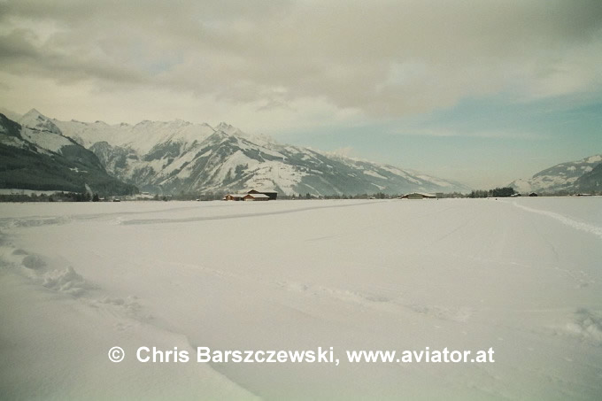 Flugplatz Zell am See lowz: Endanflug auf die Piste 08