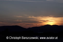 Luftaufnahmen von Aviator aus Österreich:  Sonnenuntergang in Vöslau