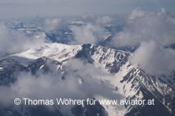 Schneealpe taucht aus den Wolken