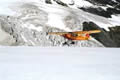 zur Taildragger Galerie 3:  Hans Fuchs mit seinem PA 18 im Anflug auf einn Gletscher