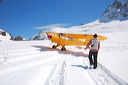 Schweiz, Luftaufnahmen, Gletscherflug, Gletscherlandung, Alpenflug, Gebirgsfliegerei, Gebirgsflug, Mountain flying, Piper Cub, Hans Fuchs, Flugchronik, Ski-Flugzeug, Ski plane, Mutthorn Hütte