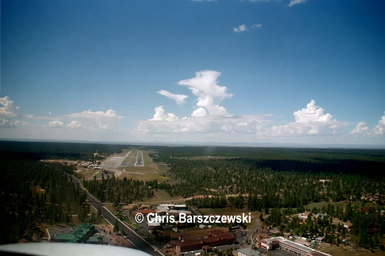 Kurz vor dem Aufsetzen in Grand Canyon National Park Airport (GCN) 